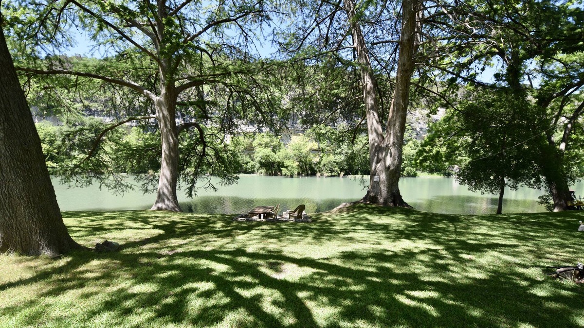 Hunt House | LAZY ACHERS - Beautiful Private Riverfront Getaway - Guadalupe River Hunt TX