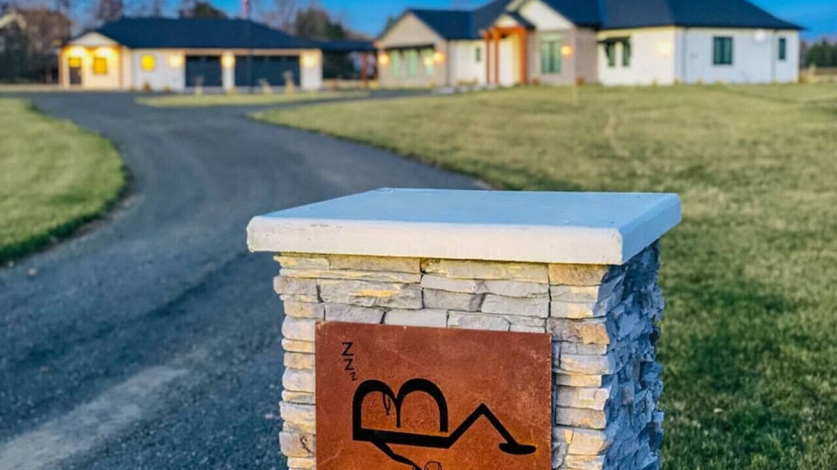Walla Walla House | Lazy B Cottage · Lazy B Cottage-Wine Country Getaway, Great for Two