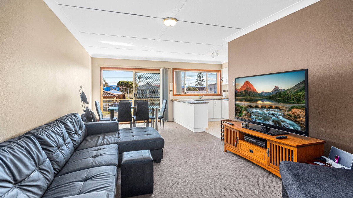 Warilla Apartment | Lazy Beach Retreat - Perfect for couples/small families
