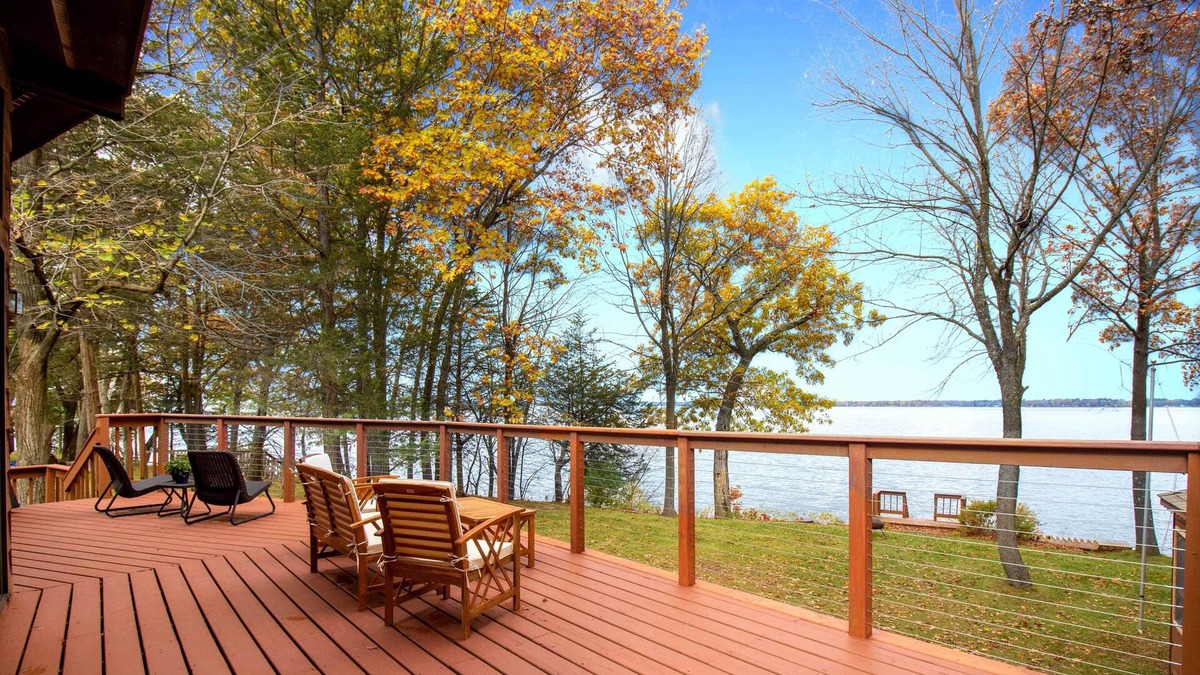 Markesan Cabin | 'Lazy Days Lakehome' w/ Wraparound Deck!