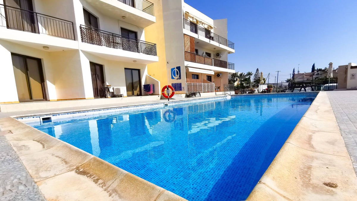 Oroklini Apartment | Lazy Days Pool Apartments -Stylish apt with large terrace, sea view
