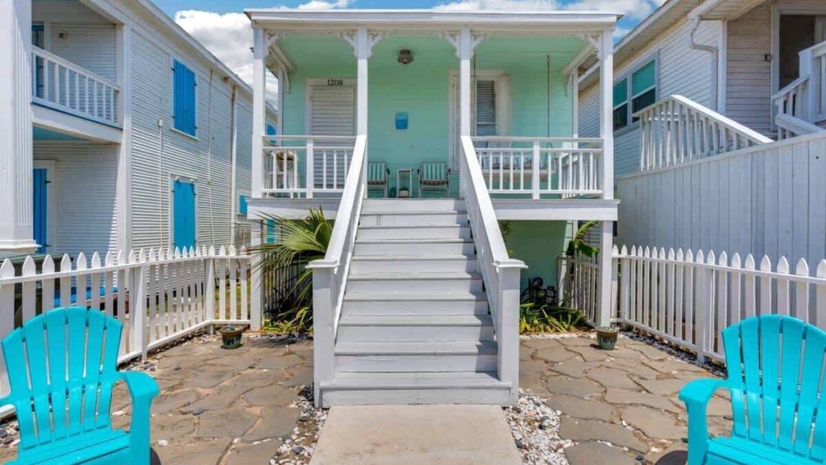 San Jacinto House | Lazy Days Summary: La