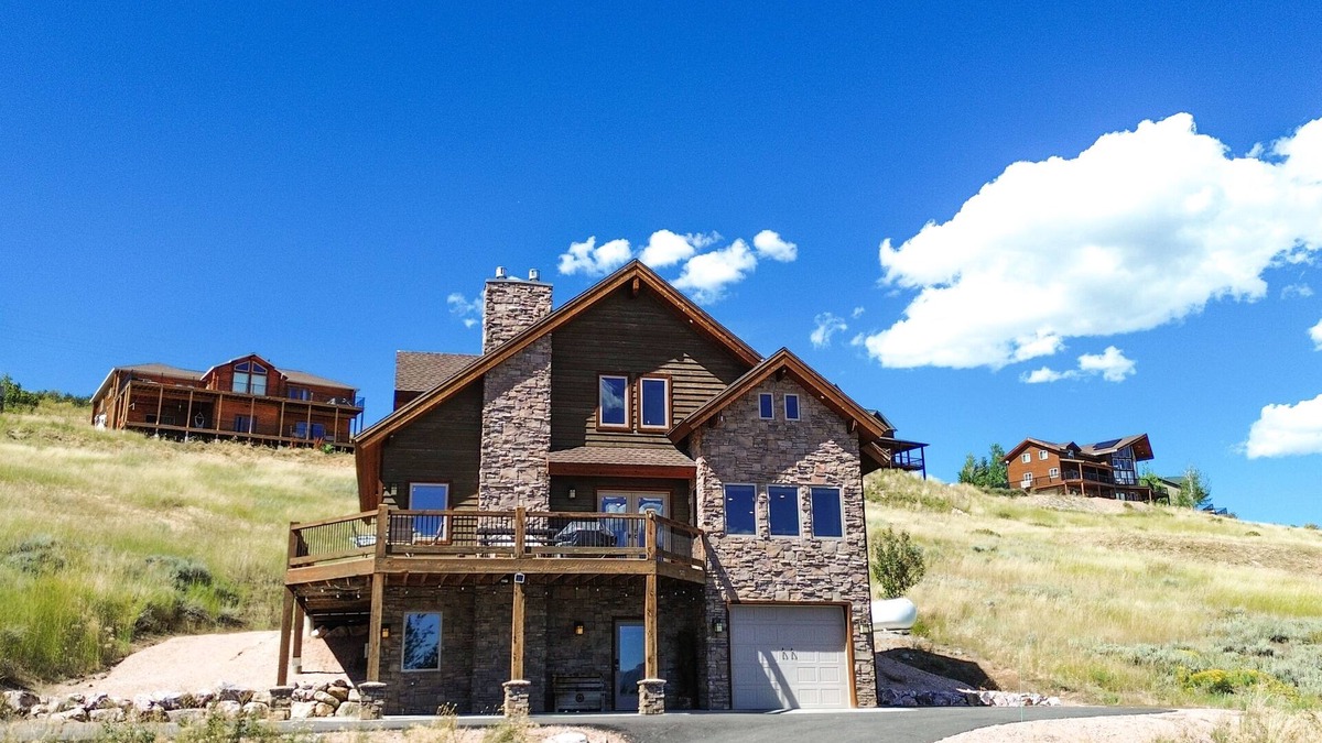 Harbor Village Cabin | Lazy Fade Lodge 1/2 Mile from Bear Lake Marina, Harbor Village Amenities
