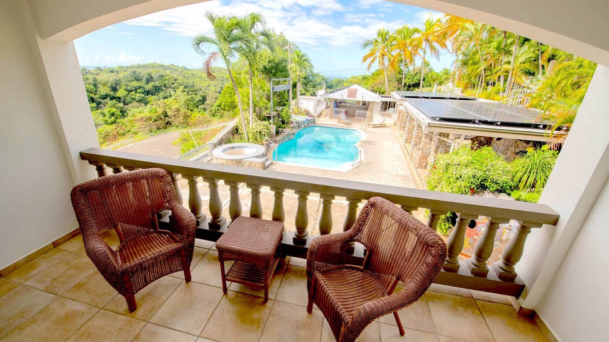 Puntas Resort | Lazy Parrot Inn