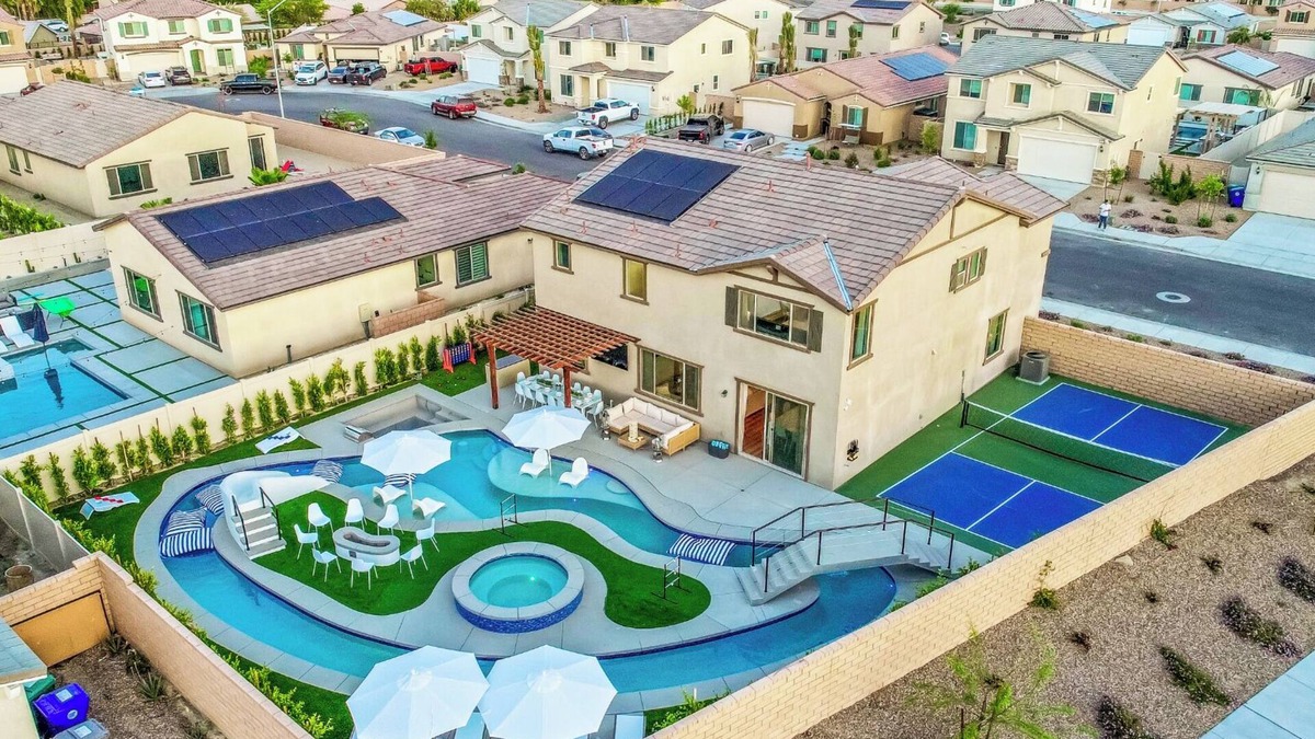 Coachella House | Lazy River, Pickleball, Gameroom, Fun in the desert!