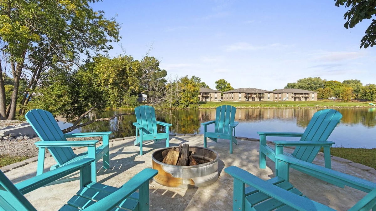 Oconto House | Lazy River Villa - Hottub Fenced Yard Sleeps 11