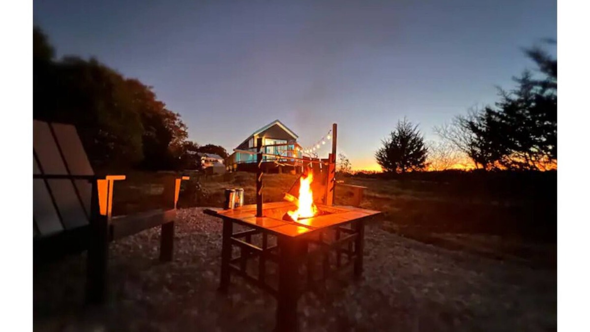 Drumright Cabin | Lazy Spring Farm Star Gazing Hot Tub