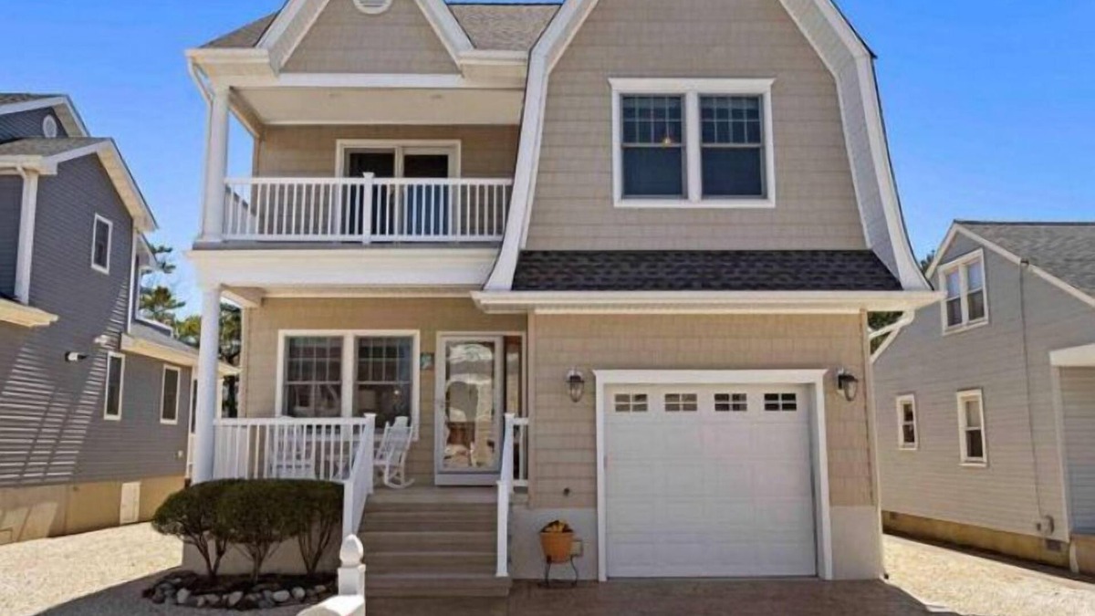 North Beach Haven House | LBI Beach House w-pool in Spray Beach, 4BR, 3.5 Bath, minutes walk to beach