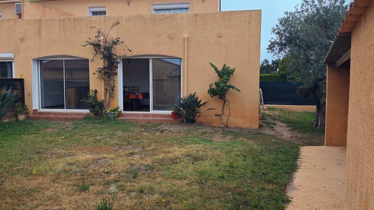 Saint-Esteve Apartment | Le 38 near the lake