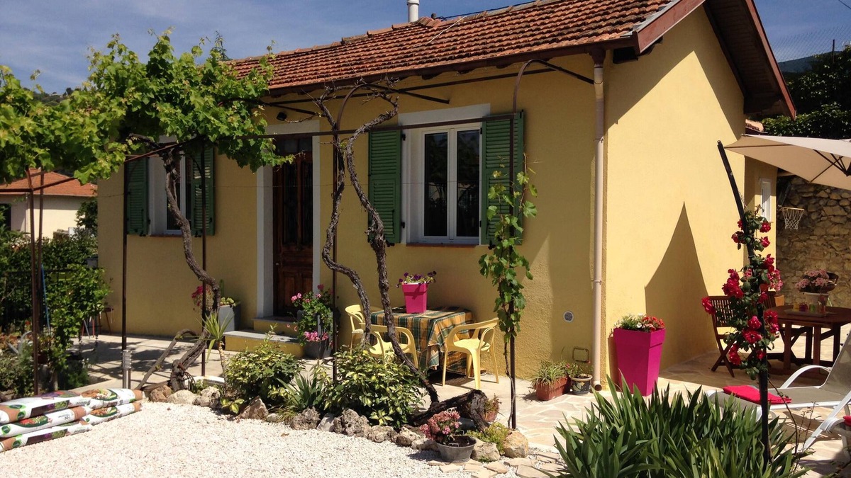 La Trinite Villa | LE 43 - Nice, quiet house with fenced garden, in the center of La Trinité
