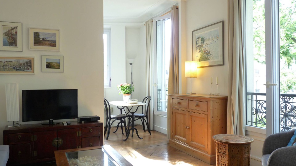 Parc-de-Montsouris Apartment | Le Alesia : Classic French Apartment in Historic Montparnasse Area