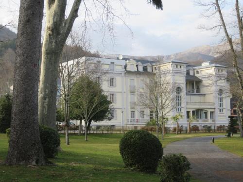 Argeles Gazost Apartment | Le Balcon du Parc, entre Lourdes et Gavarnie