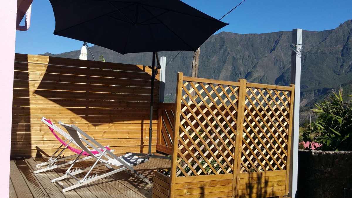 Cilaos Apartment | LE BAS DE CILAOS STUDIO 1- WITH MOUNTAIN VIEW!