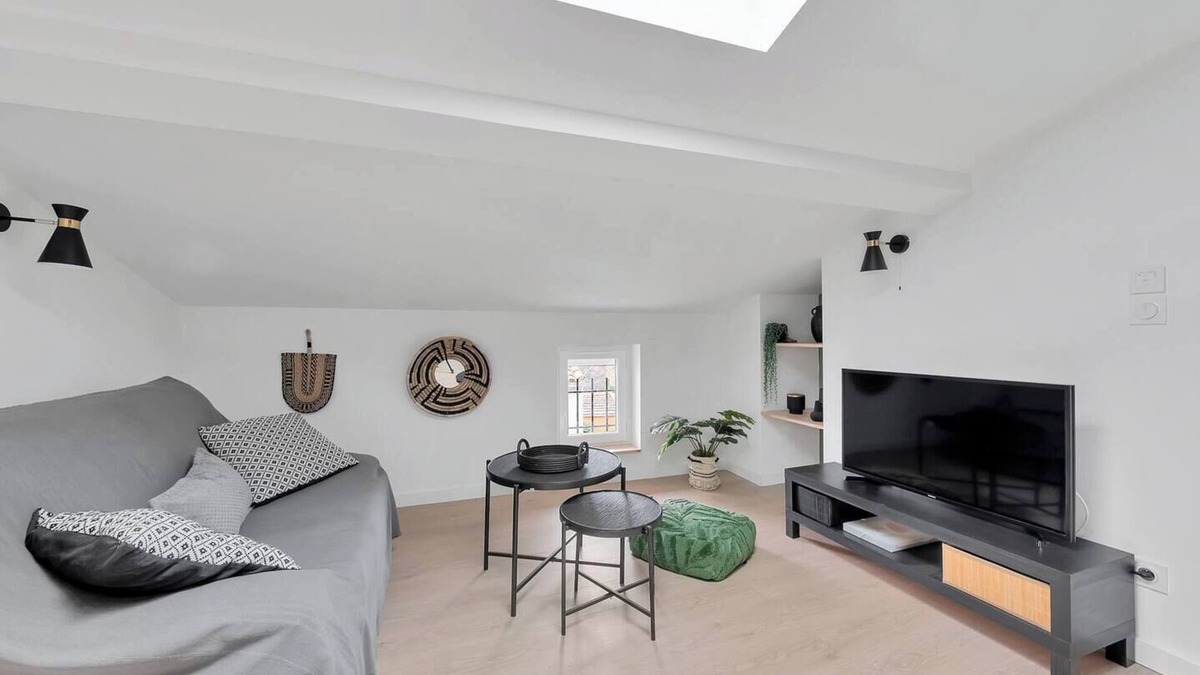 Mazamet Apartment | Le Blackwood