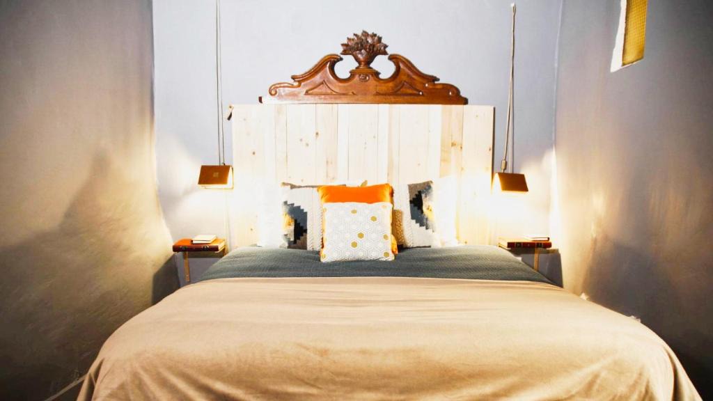 Romans-sur-Isere Apartment | Le Bouquiniste, atypique, cosy, fibre, BedinShop