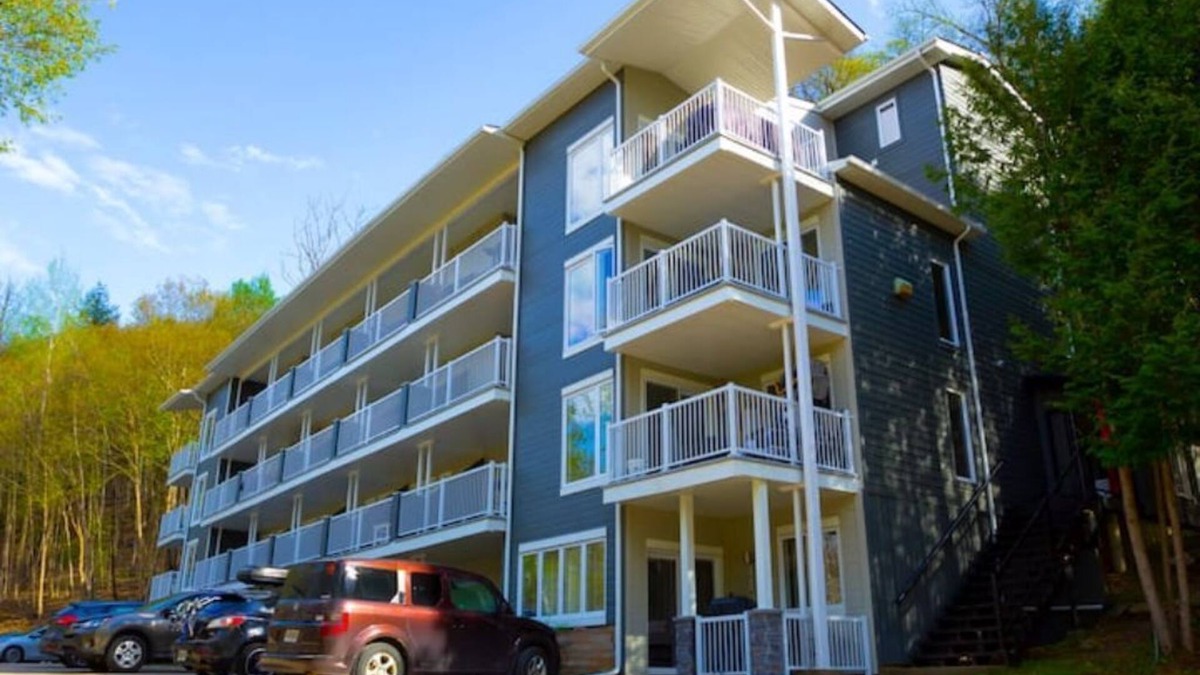 Mont-Tremblant Village Condo | LE C17: Cozy Condo in Historic Village 6 minutes from the Ski Base!
