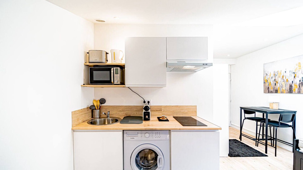 Bussiere - Cadiere Apartment | Le Californie - Agréable studio avec parking privé