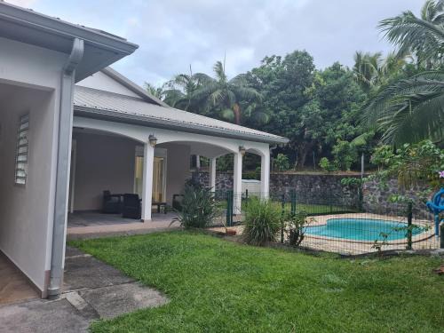 Sainte-Rose House | Le Calouni