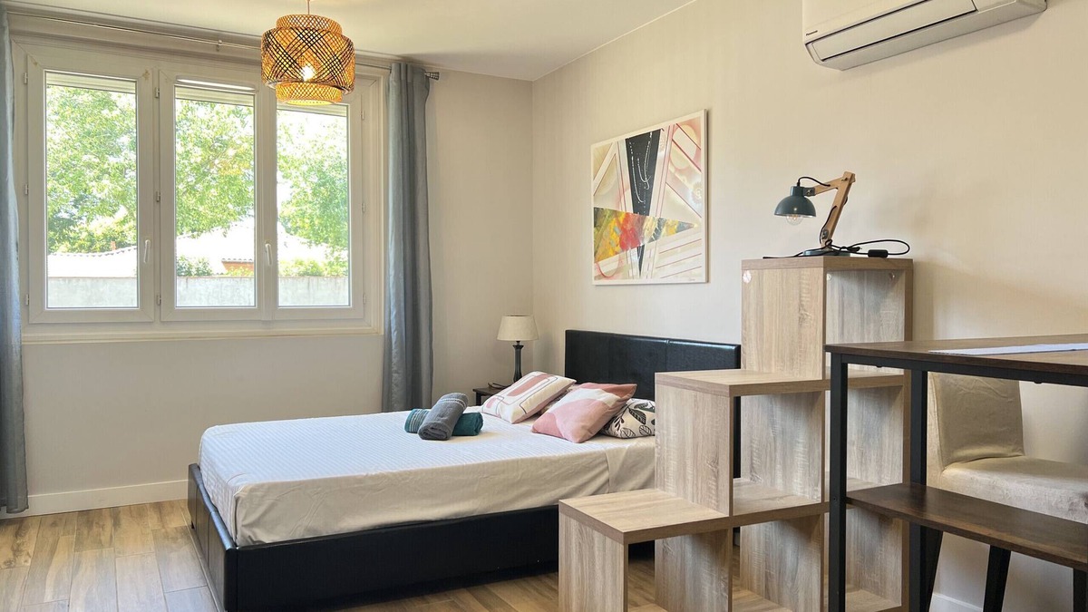 Arenes Romaines - Saint-Martin-du-Touch Apartment | Le Catalan - Cozy Studio, air-conditioned with Parking