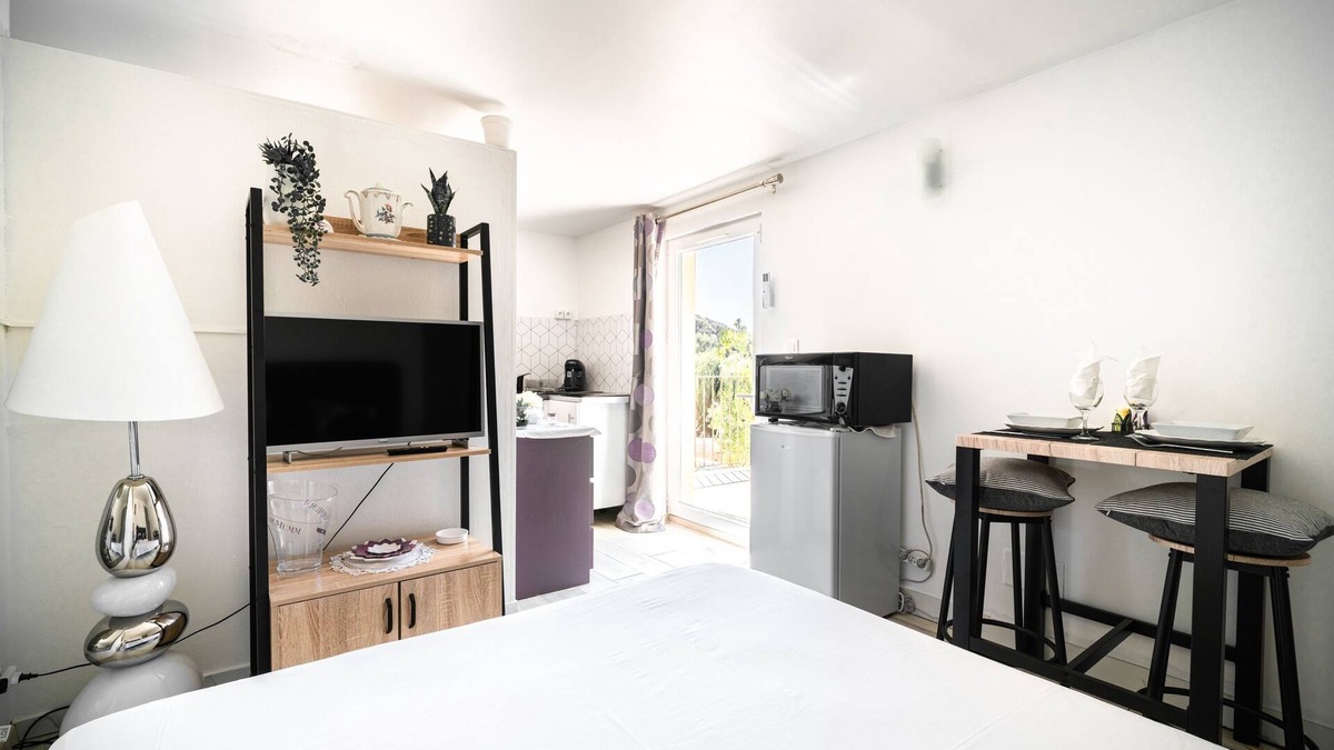 Saint-Romain-en-Viennois Apartment | Le Chant des Cigales - Climatisé, piscine partagée