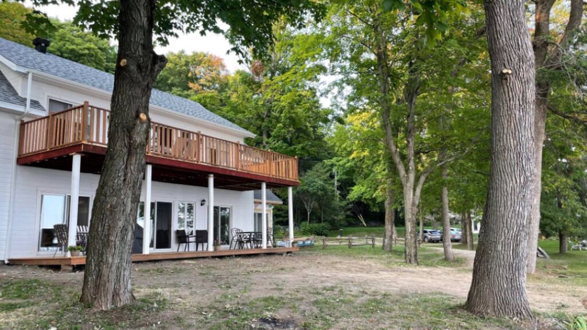 St-Francois-de-l'Ile-d'Orleans Ski Chalet | Le Chalet des Berges
