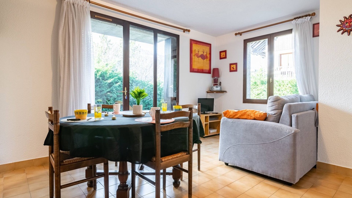 Saint-Sauveur Apartment | Le Chanchore - appartement 2 chambres avec jardin proche Embrun