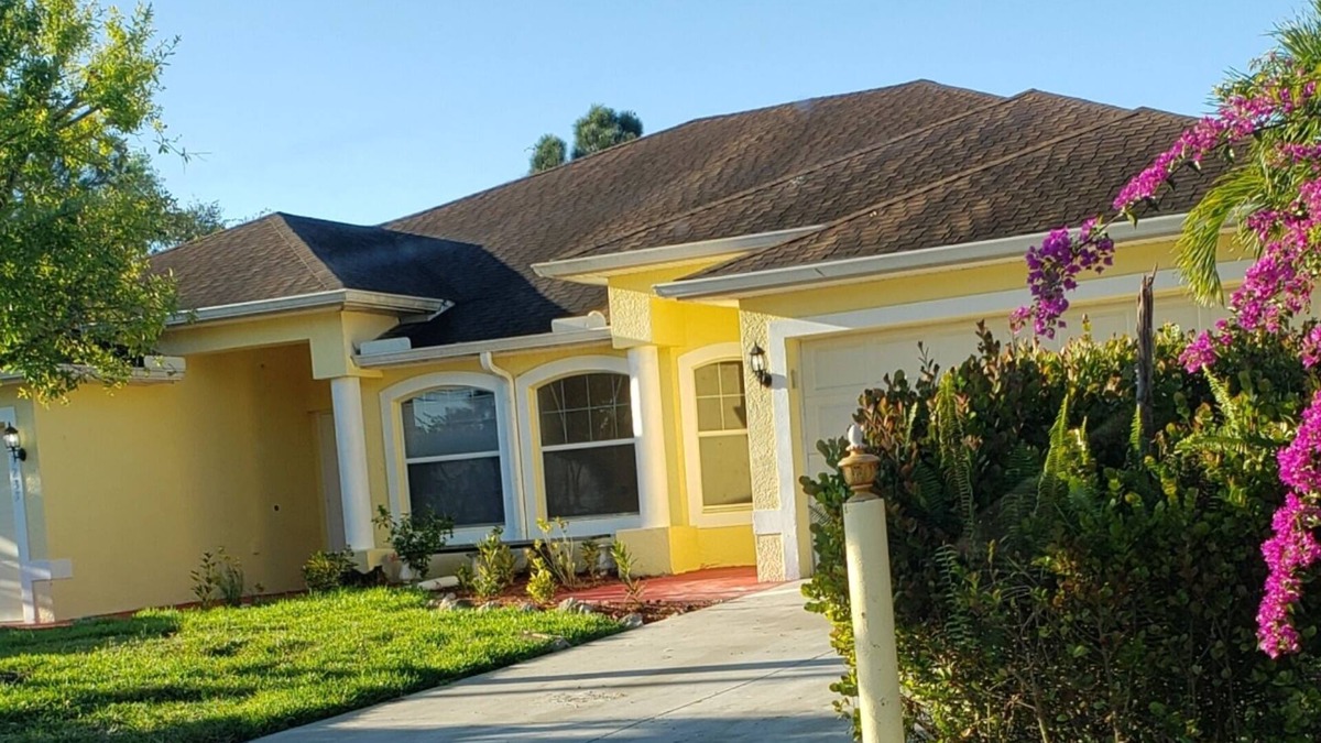 Westminister Bed & Breakfast | Le chateau; Entire house 3 rooms . 2 bathrooms.