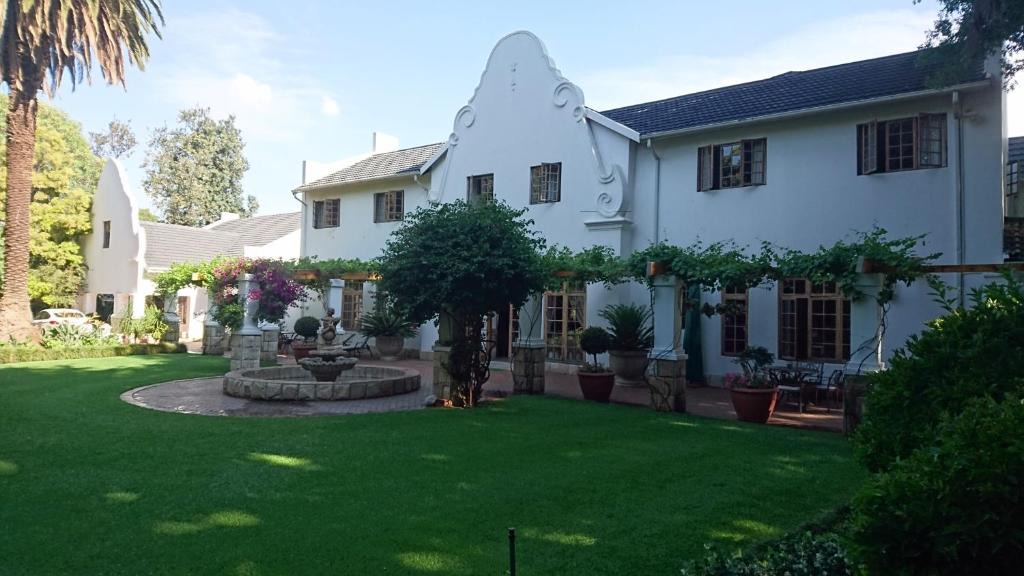 Kempton Park House | Le Chateau Guest House and Conference Centre