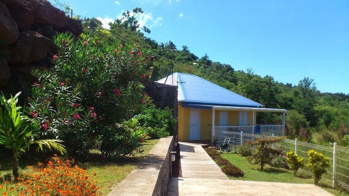 Piton Saint-Leu Villa | Le choca blanc, quiet, covered terrace overlooking the ocean