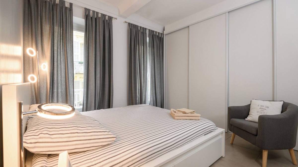 Vernier Apartment | "Le Classy", L'appartement Confortable en Plein Centre Avec A/C