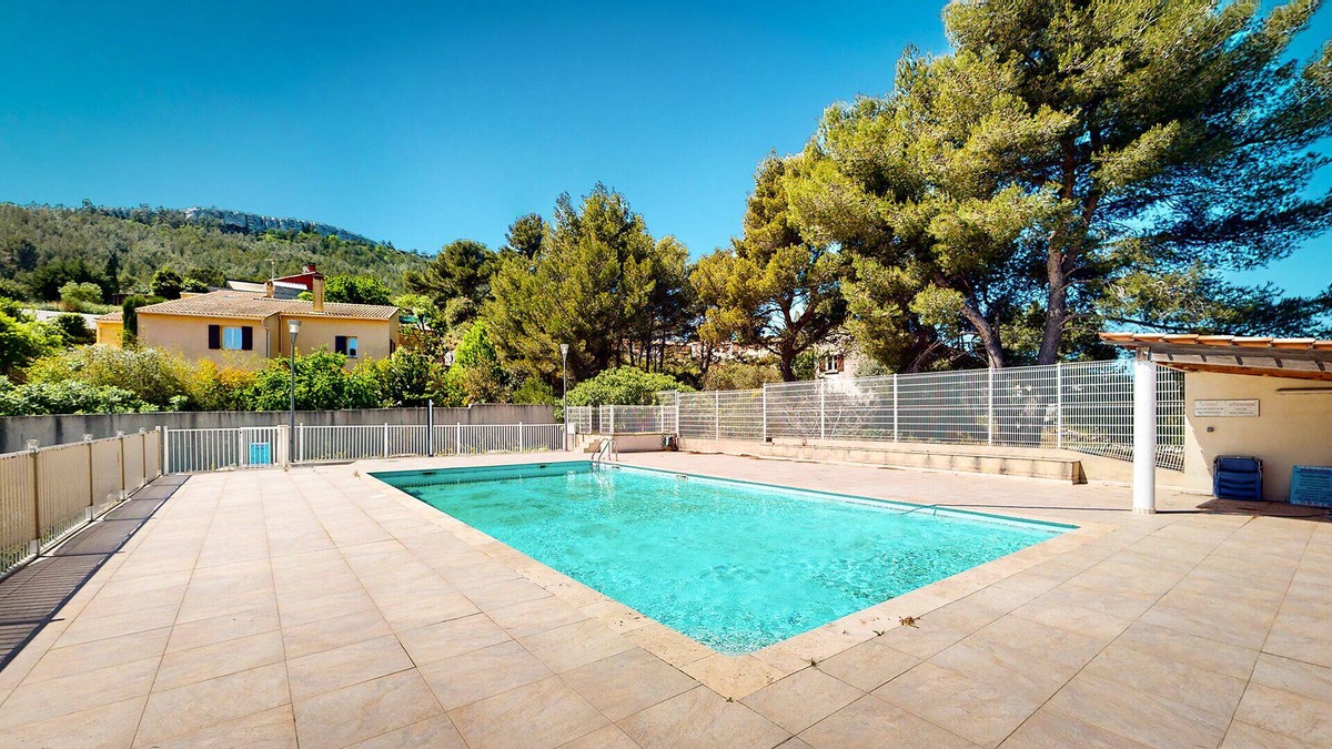 Roquefort-la-Bedoule Apartment | Le Clos des Roches Bleues, T2 Clim Piscine Parking