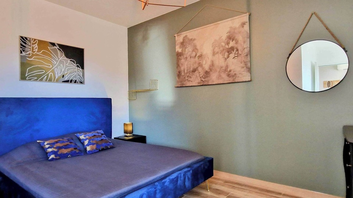 Tarbes Apartment | LE CLOS DES HALLES, DUPLEX WITH BALCONY AND AIR CONDITIONING, HALLES MARCADIEU
