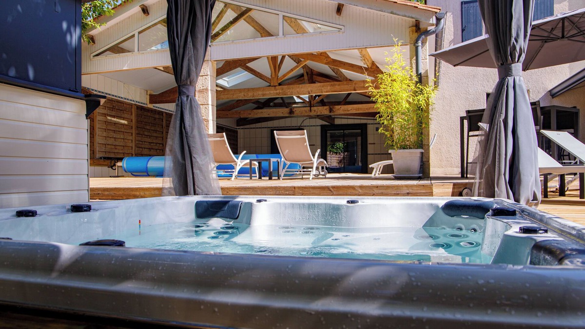 Graves-Saint-Amant House | Le Clos des Lilas