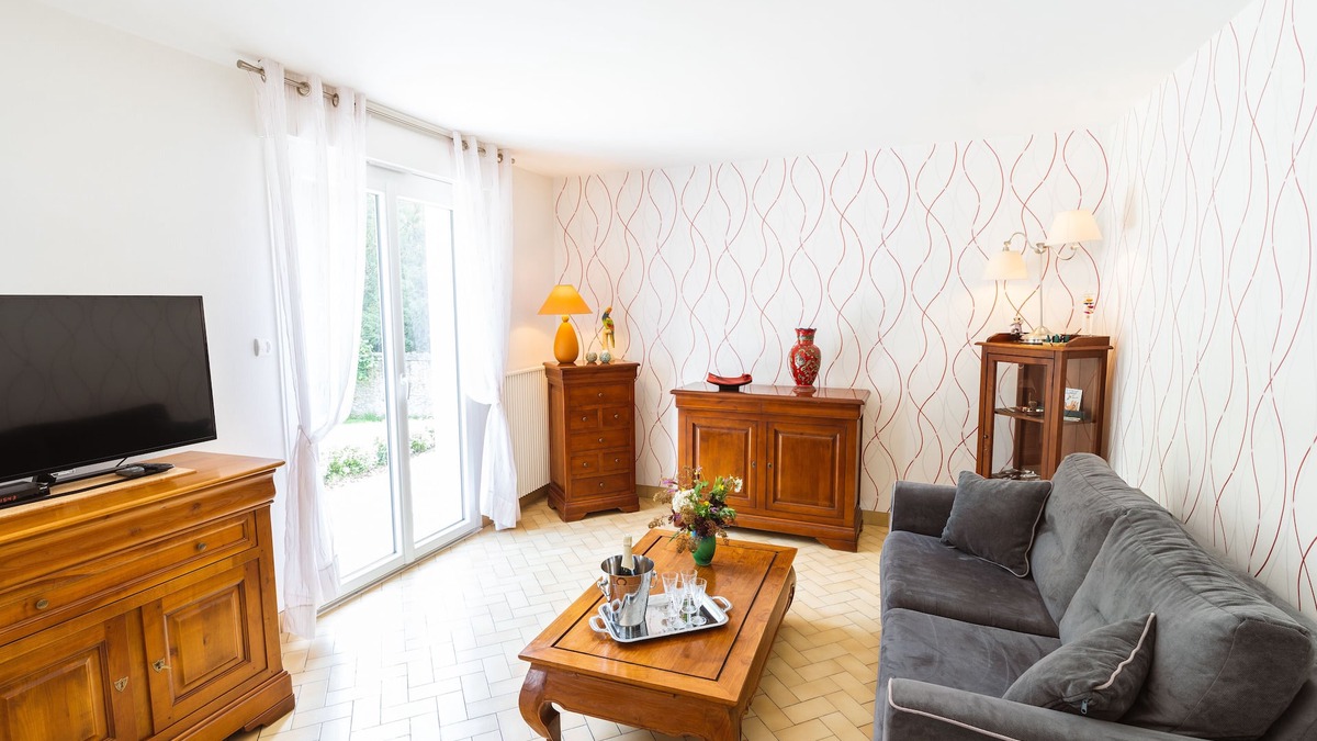 Amboise House | Le Clos Fleuri : Cottage with Tranquil Garden Setting in Historic Amboise