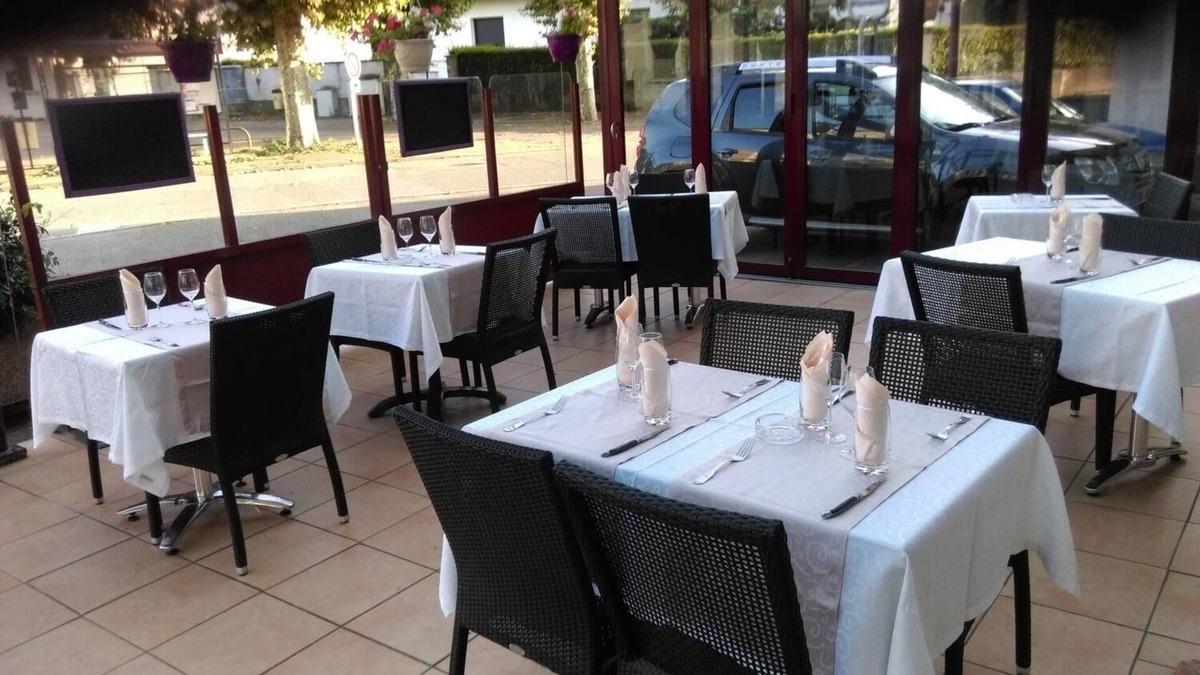 Bourg-de-Thizy Hotel | Le Clos Fleuri