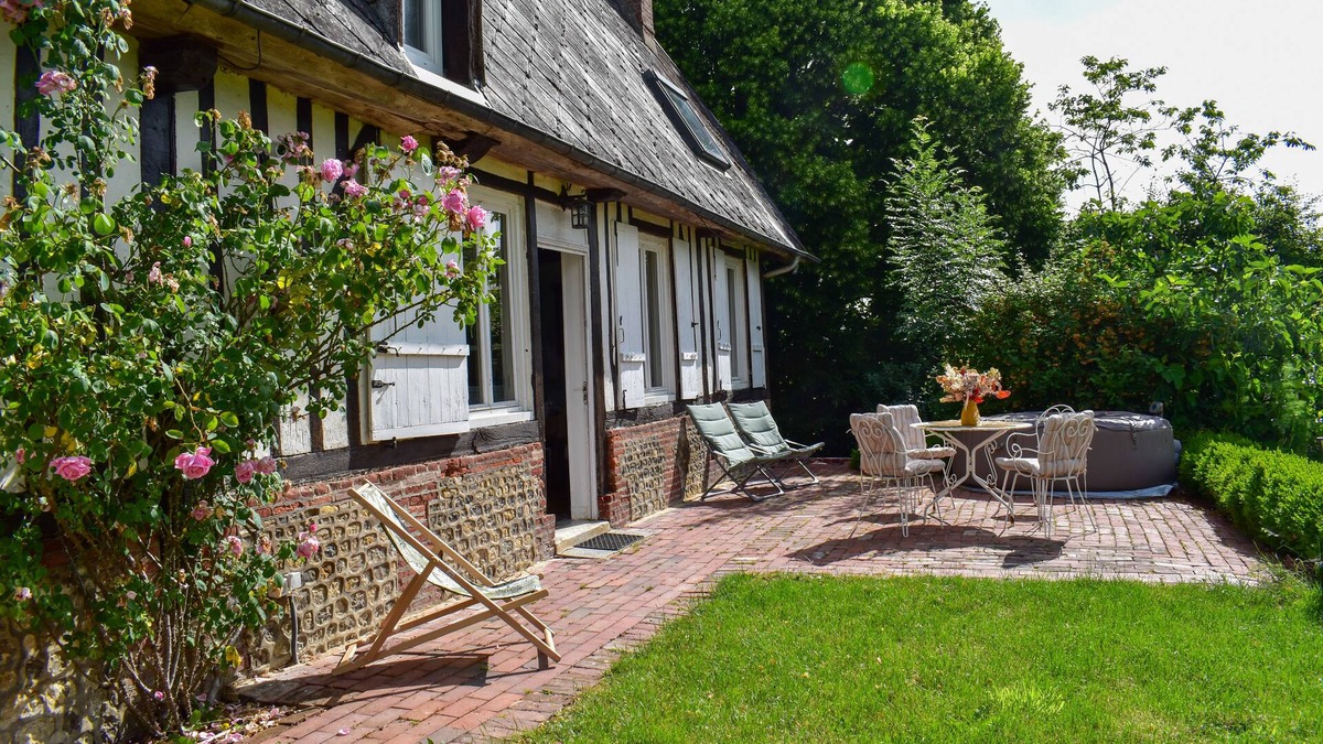Saint-Etienne-l'Allier House | Le Clos aux Oiseaux