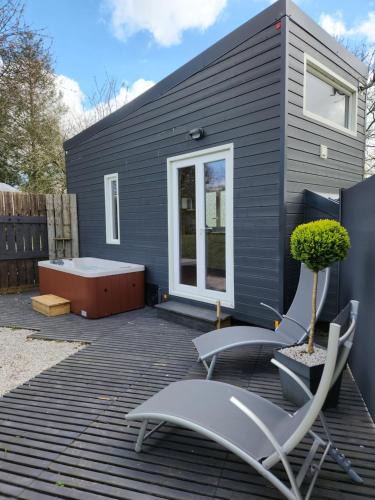 Saint-Jean-d'Elle House | le cocon d'amour " tiny-house avec jaccuzi privé "