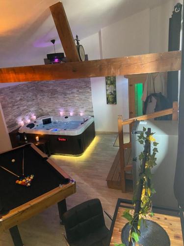 Cuvilly Apartment | Le Cosily jacuzzi et sauna privatif