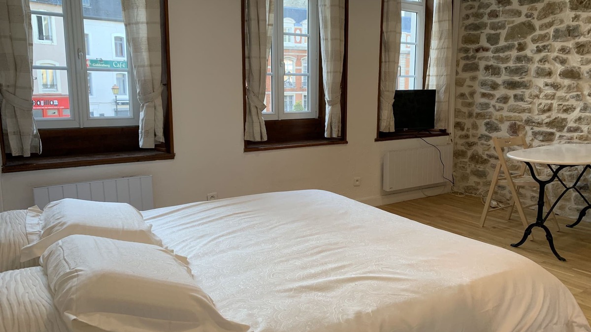 Boulogne-sur-Mer Apartment | le cottage des remparts - face hôtel de ville