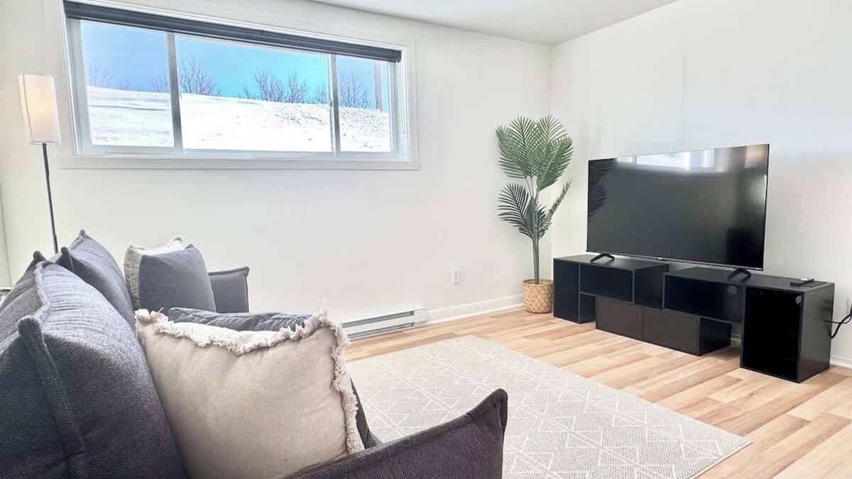 Ste. Foy Apartment | Le Cozy – with EV Charger (Level 2)