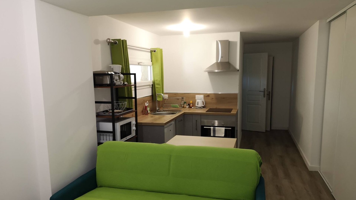 Saint-Mitre-les-Remparts Apartment | Le Cyprès, T2 bottom of villa