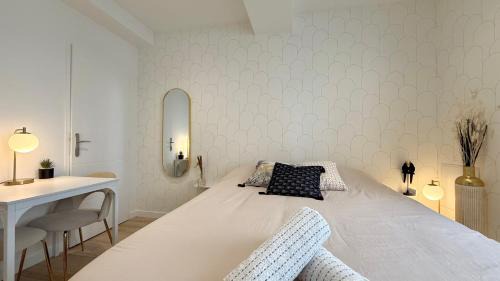 Thoissey Apartment | Le Doré Central WiFi