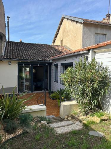Les 3 Cites House | Le Faubourg, 5 min from center, 15 min Futuroscope