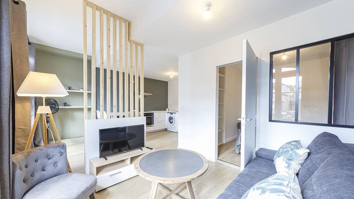 Laval Apartment | Le Ficus - Appartement refait à neuf, Laval centre