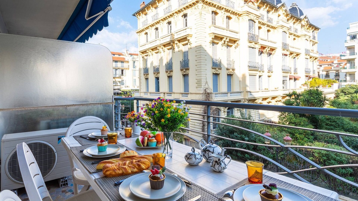 Carre d'Or Apartment | LE FRANCE-MASSENET AP3015 by RIVIERA HOLIDAY HOMES