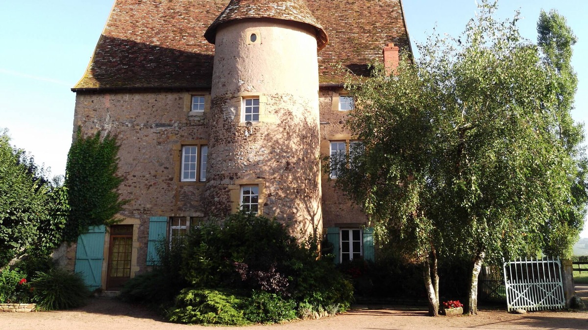 Poisson House | Le gite de Sermaize, a tastefully renovated 16th-century hunting lodge