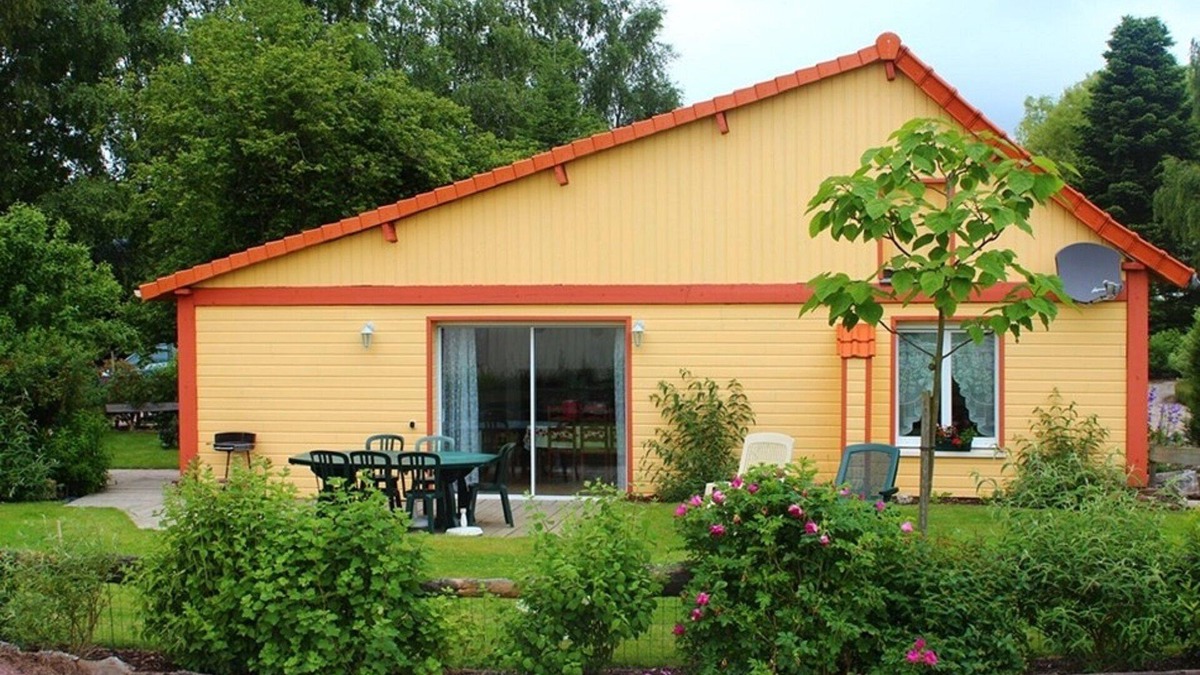 Avesnes-en-Val Cottage | Le gîte des rouges-Gorges, a unique place with its mini-farm and play area