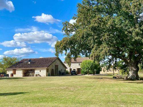 Moustier House | Le Grand Chene