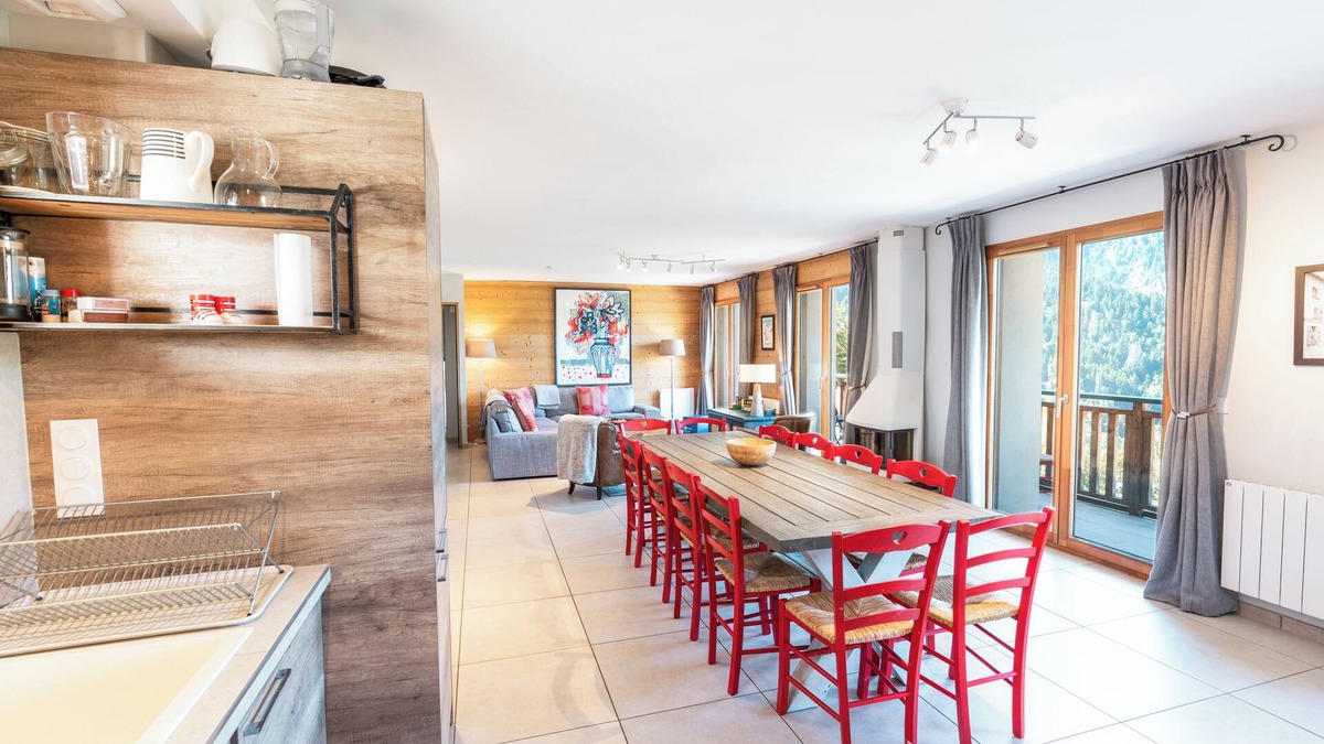Vaujany Ski Chalet | Le Grand Galbert, 9 bedrm chalet sleeps 18 people, perfect for multiple families