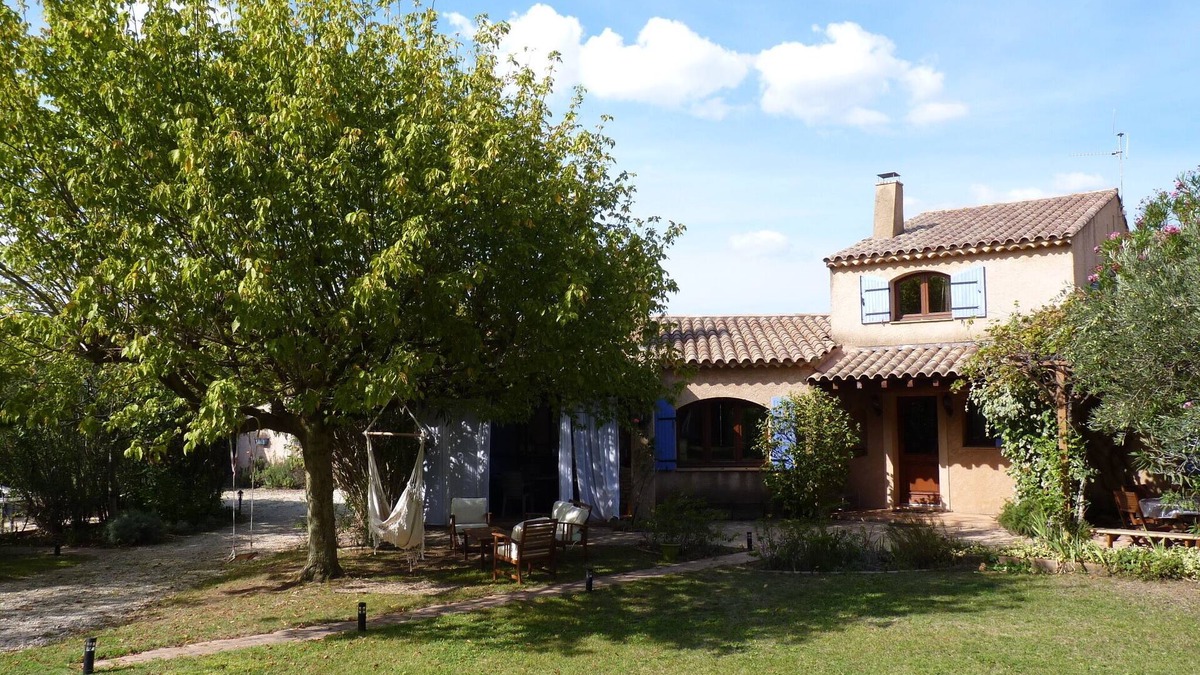 Bagnols-sur-Ceze Apartment | Le Grenadier Gîte with swimming pool in Occitan Provence